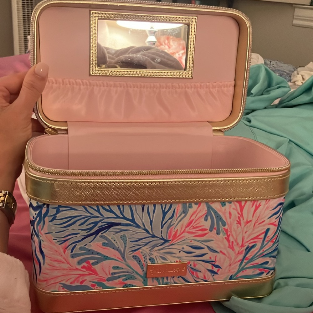 Lilly Pulitzer Makeup Traincase - Picture 2 of 4
